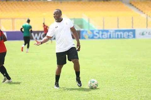 Zambian national team Coach Moses Sichone calls journalist Augustine Mokonka an idiot