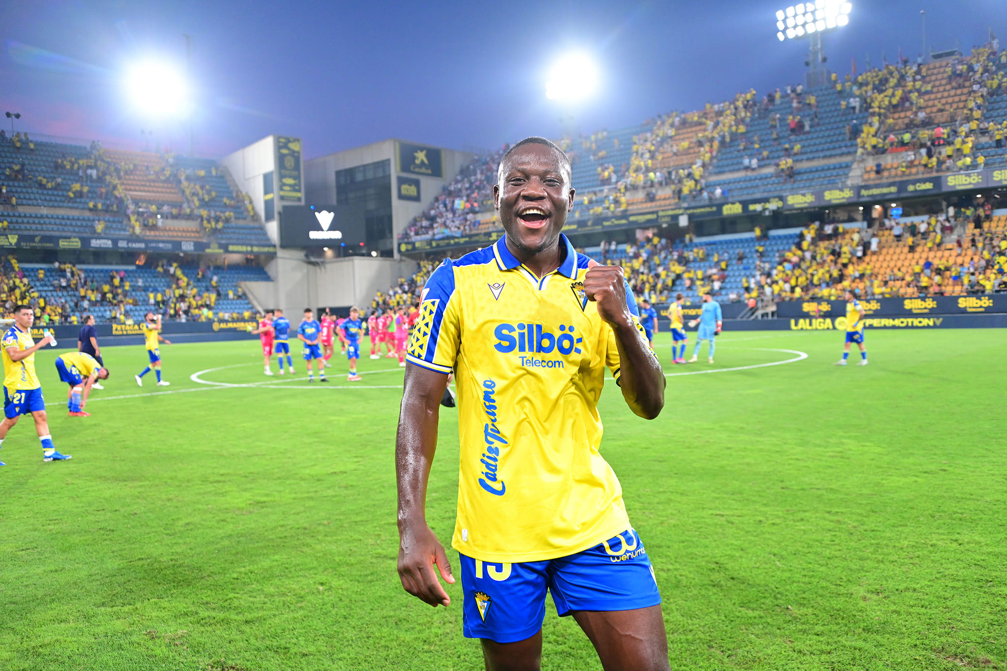 Francisco Mwepu Scores Late Equalizer on Debut for Cádiz